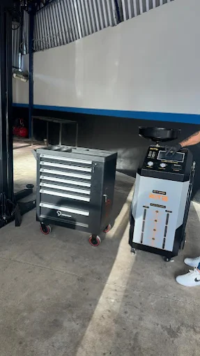 Carro ferramenta e equipamento de serviço da oficina